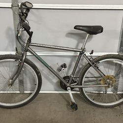 Vintage Specialized Hardrock Hard tail Mountain Bike