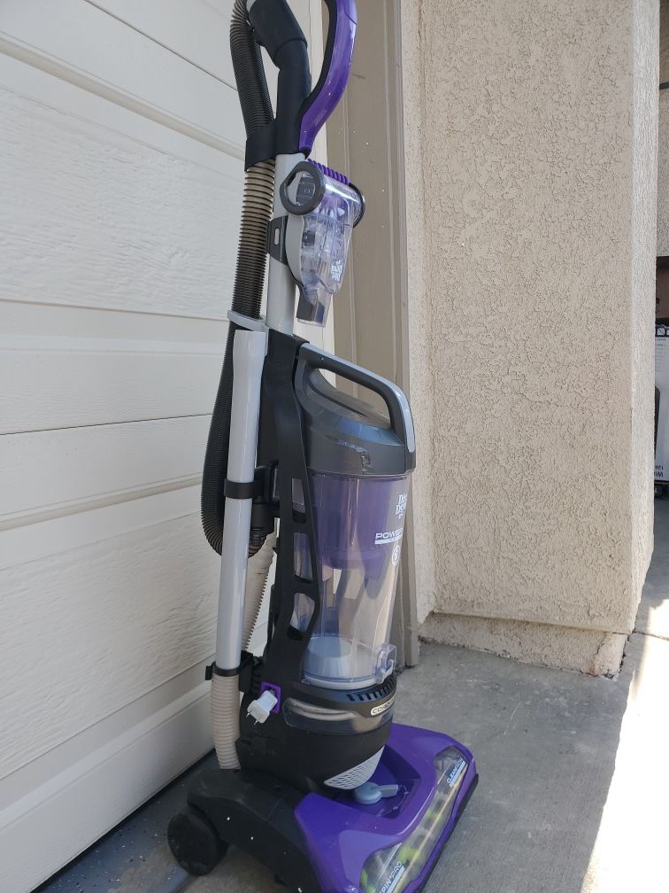 DIRT DEVIL POWER MAX REWIND BAGLESS PET FULL SIZE UPRIGHT for Sale in