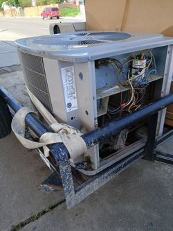 A/C unit 3.5 ton r22 carrier like new