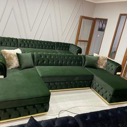 Brand New. Double Chaise Sectional Velvet.