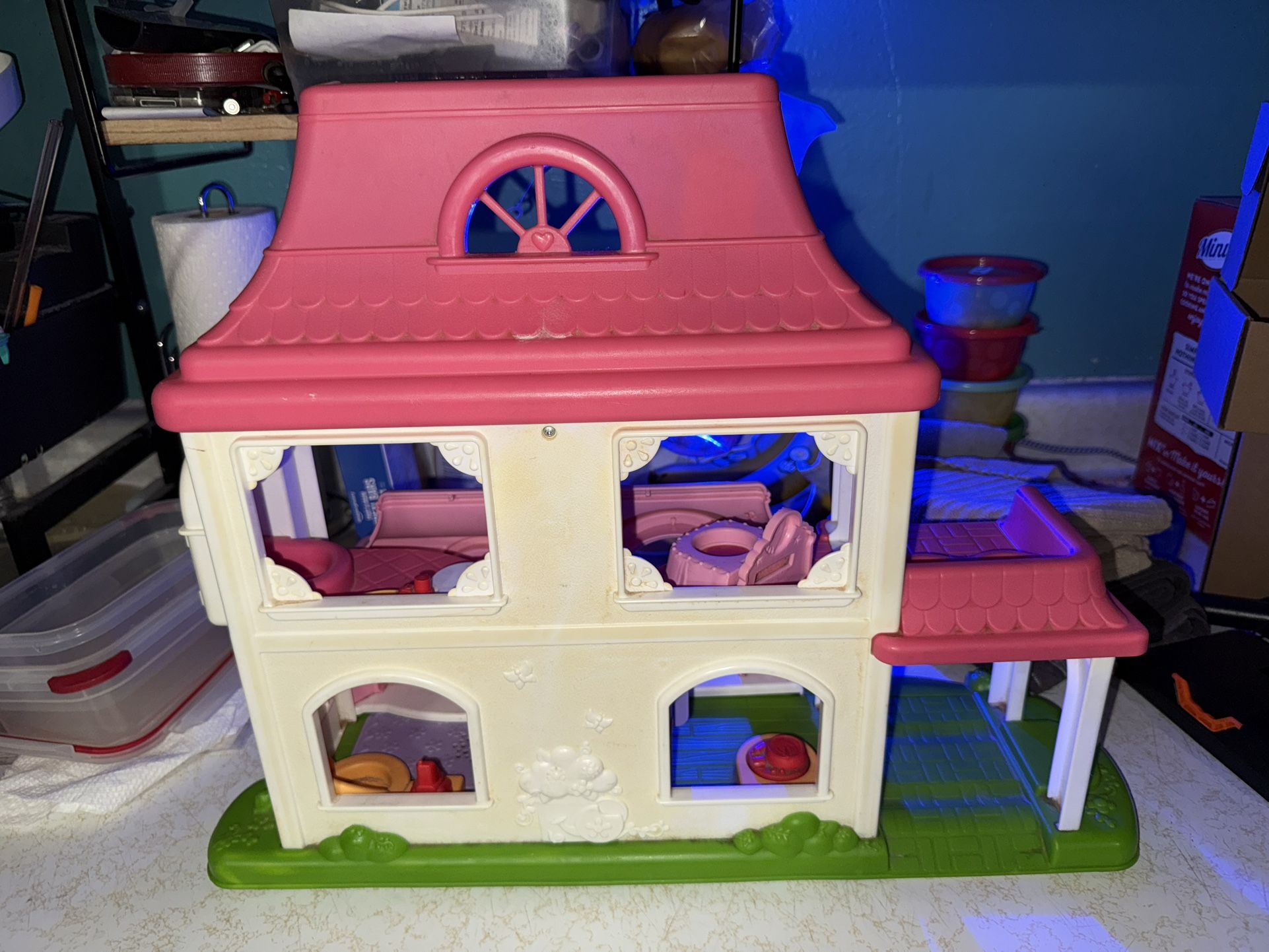 Fisher Price Little People Doll House - Opens Up! 