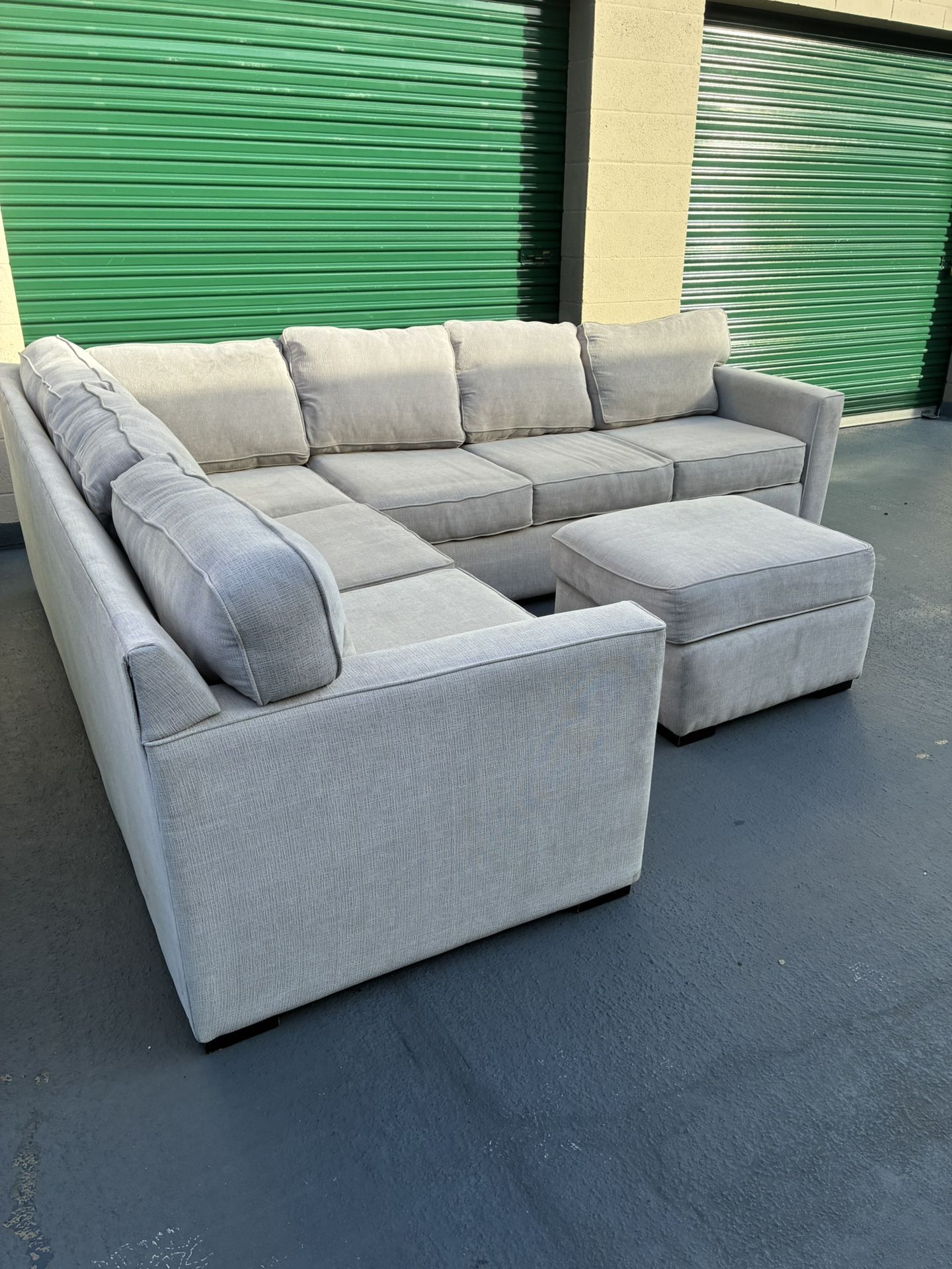 Living Spaces Sectional Couch With Ottoman 🛻Delivery Available🛻