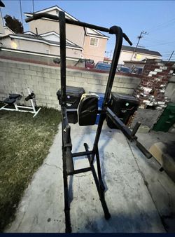 Push Up Pull Up Dips. Machine 