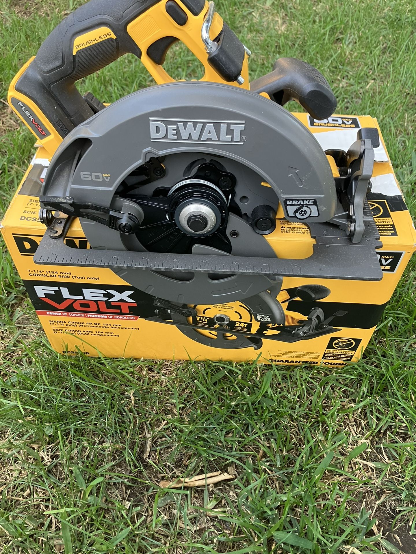 DEWALT FLEXVOLT 60V MAX Cordless Brushless 7-1/4 in. Circular Saw with Brake (Tool Only)