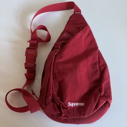 🔥 Supreme Sling Bag – Red
