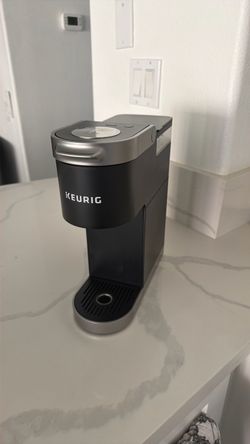 KEURIG COFFEE MACHINE