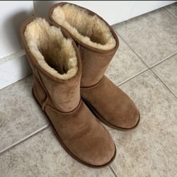 UGG Women's Size 8 Classic Short II Chestnut Boot 