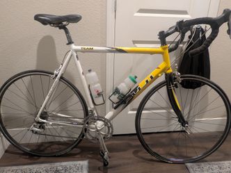 Fuji Team 60cm Aluminum Road Bike – Shimano Ultegra – $500 OBO