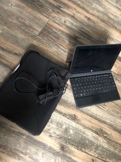 Windows Surface RT 9HR-00001 10.6in. 32GB Tablet PC NVIDIA Tegra 3 - Dark Titanium.