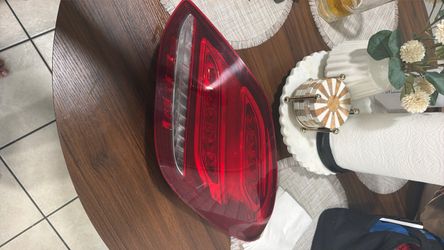 2015 2016 2017 2018 Mercedes c300 right LED tail light