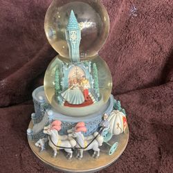 Cinderella Snowglobe