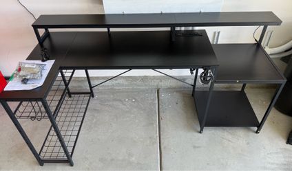 Bestier Gaming Computer Desk w/power outlets