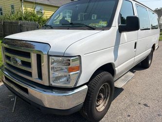2013 Ford E350 Super Duty Passenger