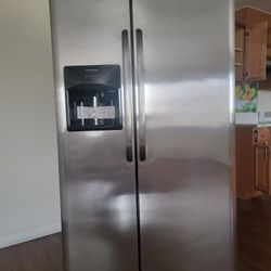 REFRIGERATOR FRIGIDAIRE