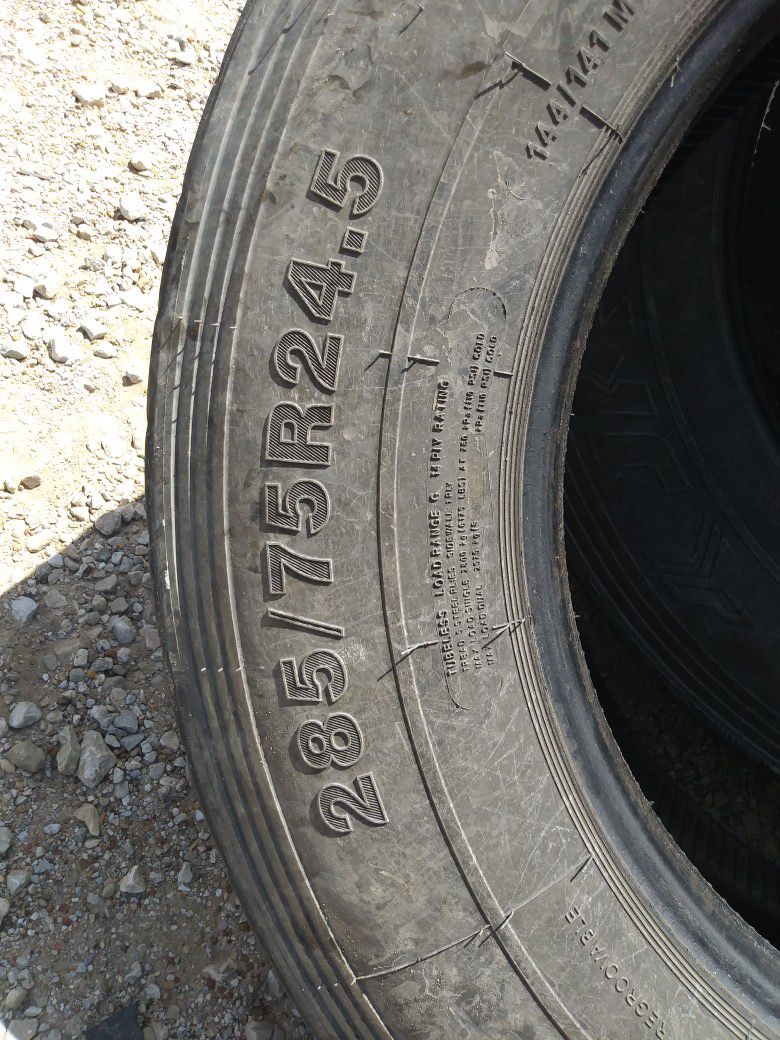 285/75R24.5 truck tires