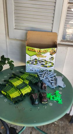 Kid's Dinosaur Flexible Track Playset