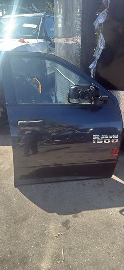 DOOR FRONT RIGHT DODGE RAM 1(contact info removed)-2017
