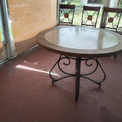 Round Kitchen Table With 4 Chairs 