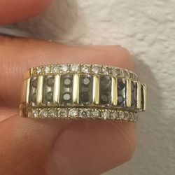 10 Kt ( Real) Gold  Black/white  Diamond Ring. 