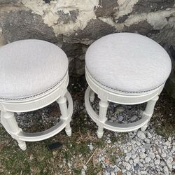 2 matching stools