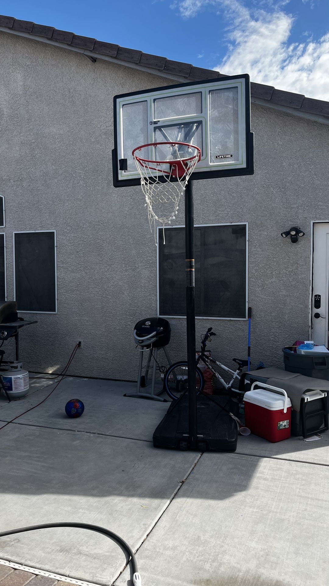 Lifetime basketball hoop