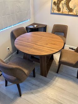 Extendable Dining Table + (4) Chairs Set (Only a few months old!)