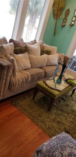 CUTE SOFA AT PICKY PINCHERS 801 TURNER STREET CLEARWATER OPEN 12-6PM FREE DELIVERY OPEN SUNDAYS