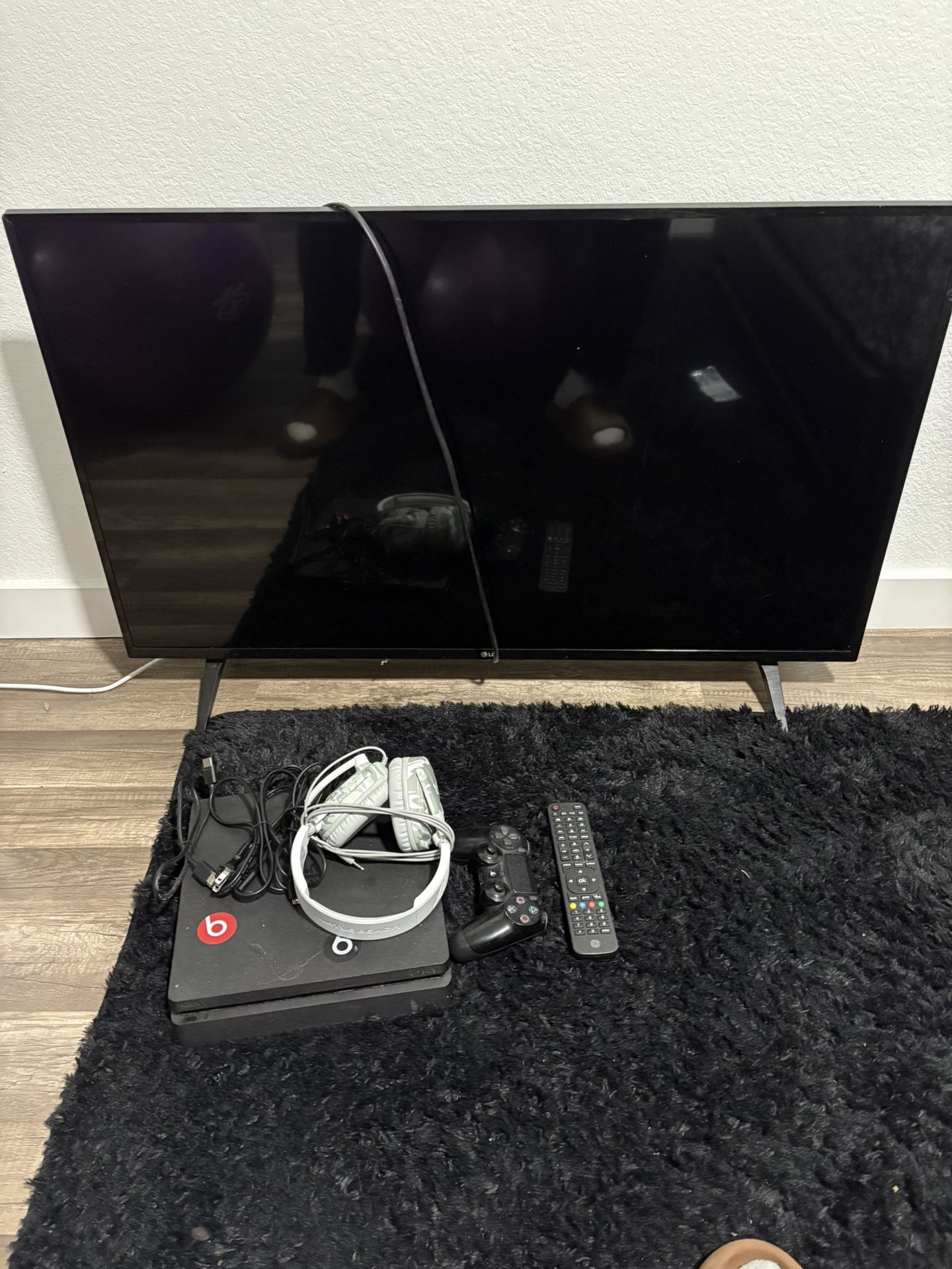 50” inch LG tv with Ps4