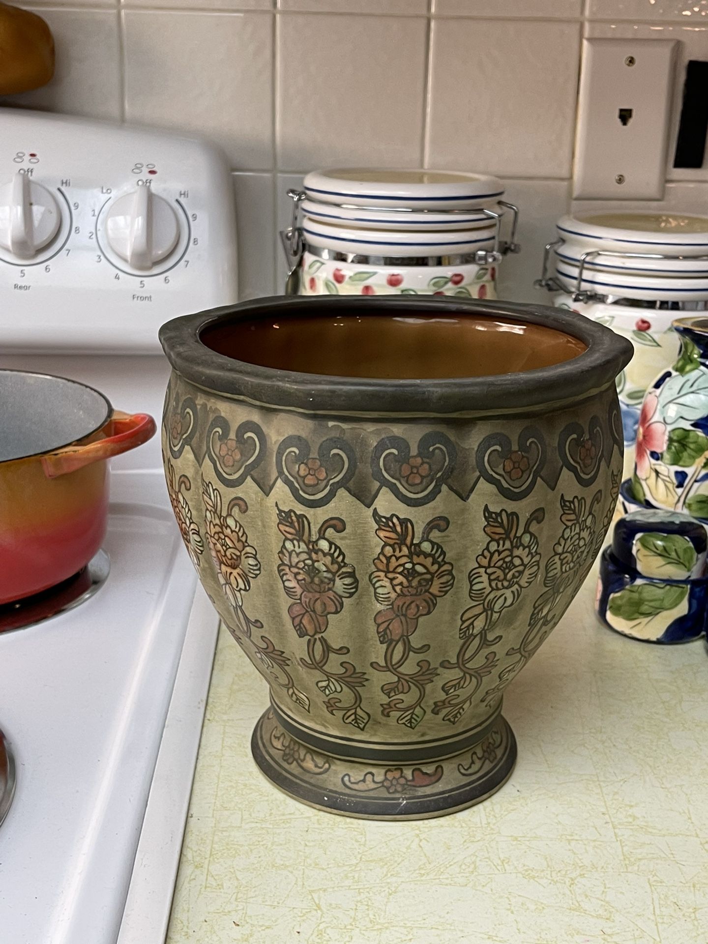 Pretty Vintage Ceramic Pot 