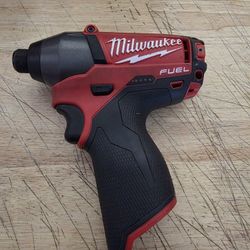Milwaukee M12 1/4" Impact Driver