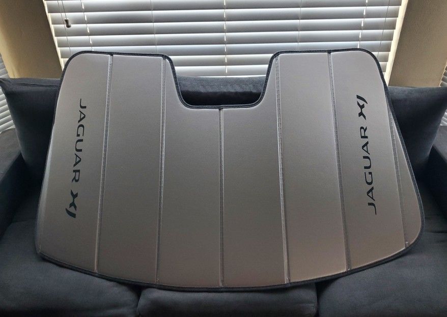 Jaguar Windshield Sun Protection Screen Shade