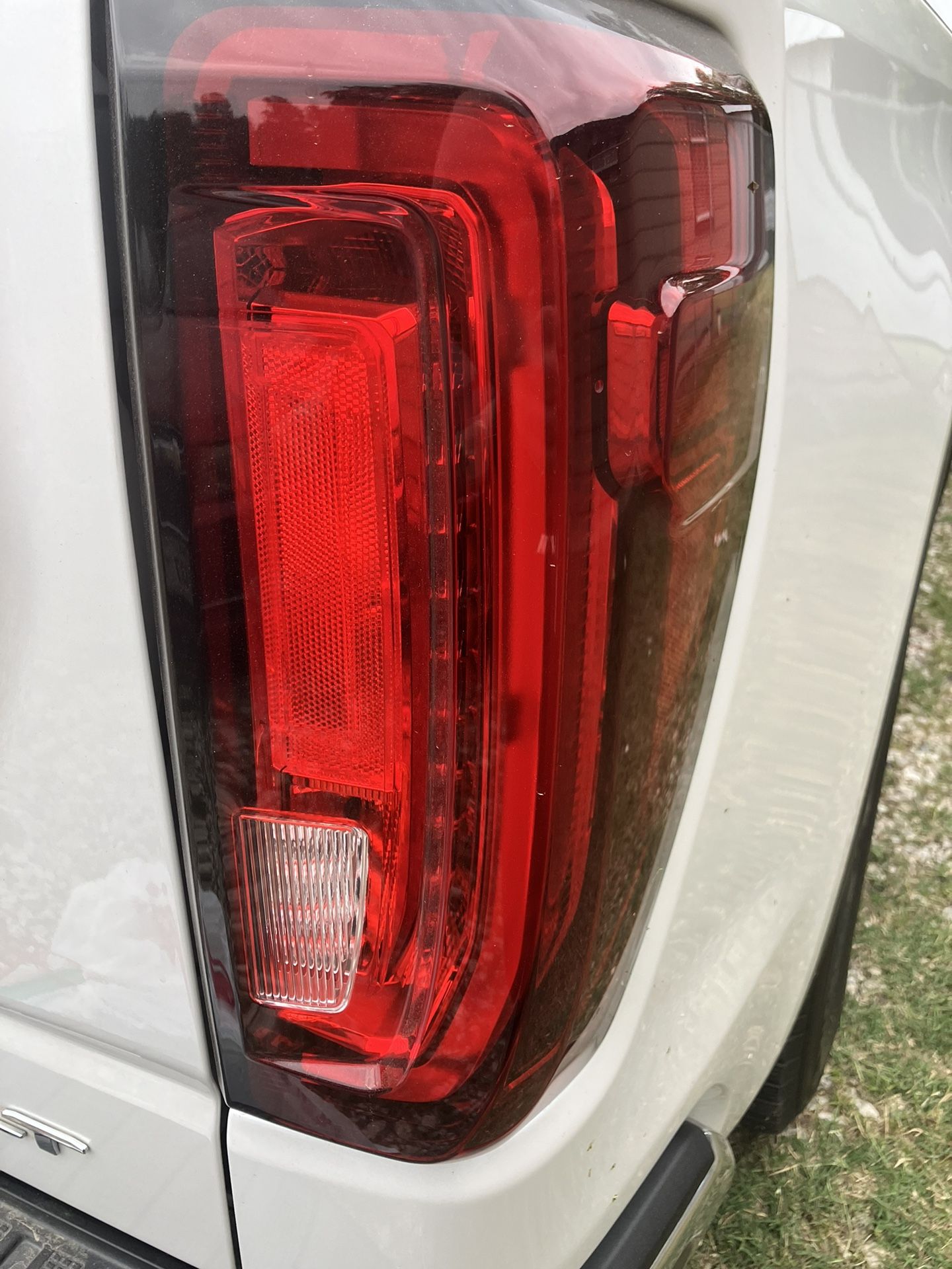 GMC OEM TAILLIGHTS