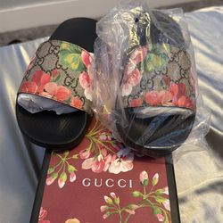Size 5 women Gucci slides