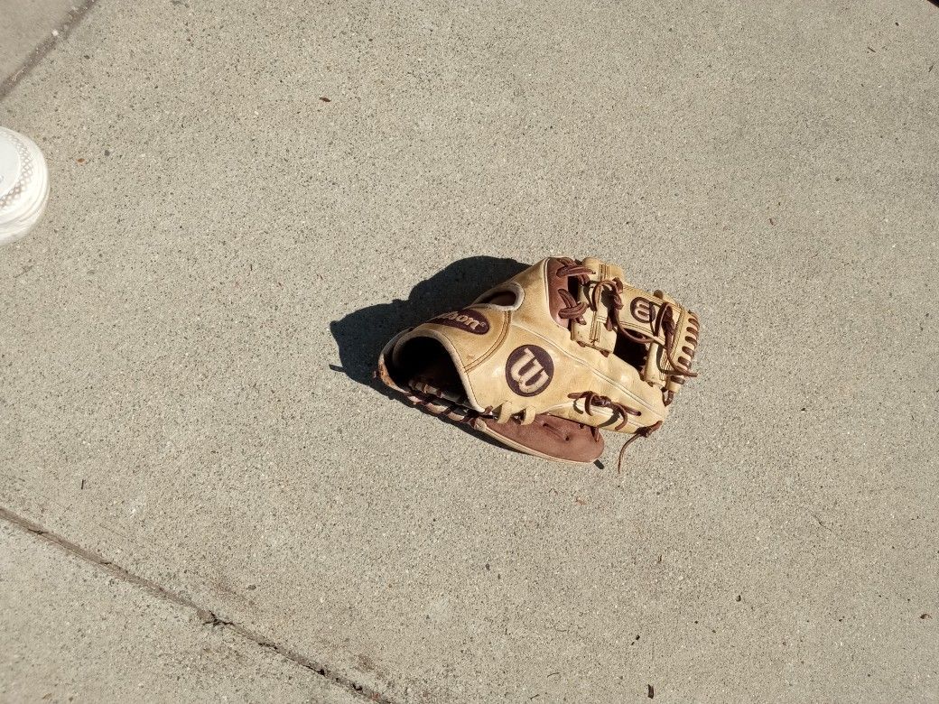 Wilson A2000