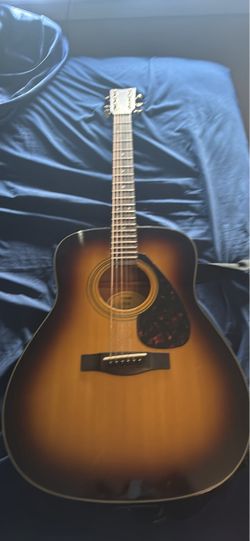 Yamaha F335 Guitar