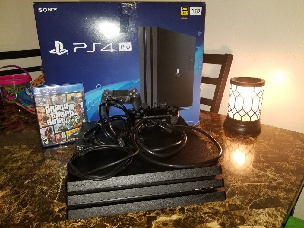 Ps4 Pro 4k HDR 1 TB with GTA 5 $260