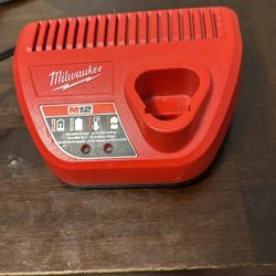 Milwaukee M12 Battery Charger
