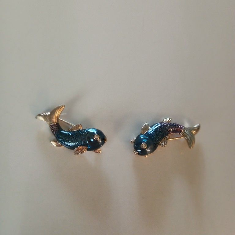 2 Pair Of Fish Pin