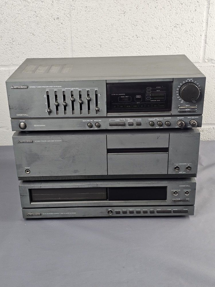 Mitsubishi Sound System PreAmp: M-PF3370, Amplifier: M-A4370, CD Player: M-C5320