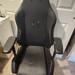 Secret Lab Omega Game Chair