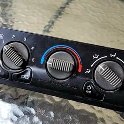 99-02 Silverado Sierra 1500 Tahoe Yukon GMC OEM A/C Climate Control Module