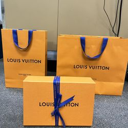 Louis Vuitton Shopping Bag + Travel Guides