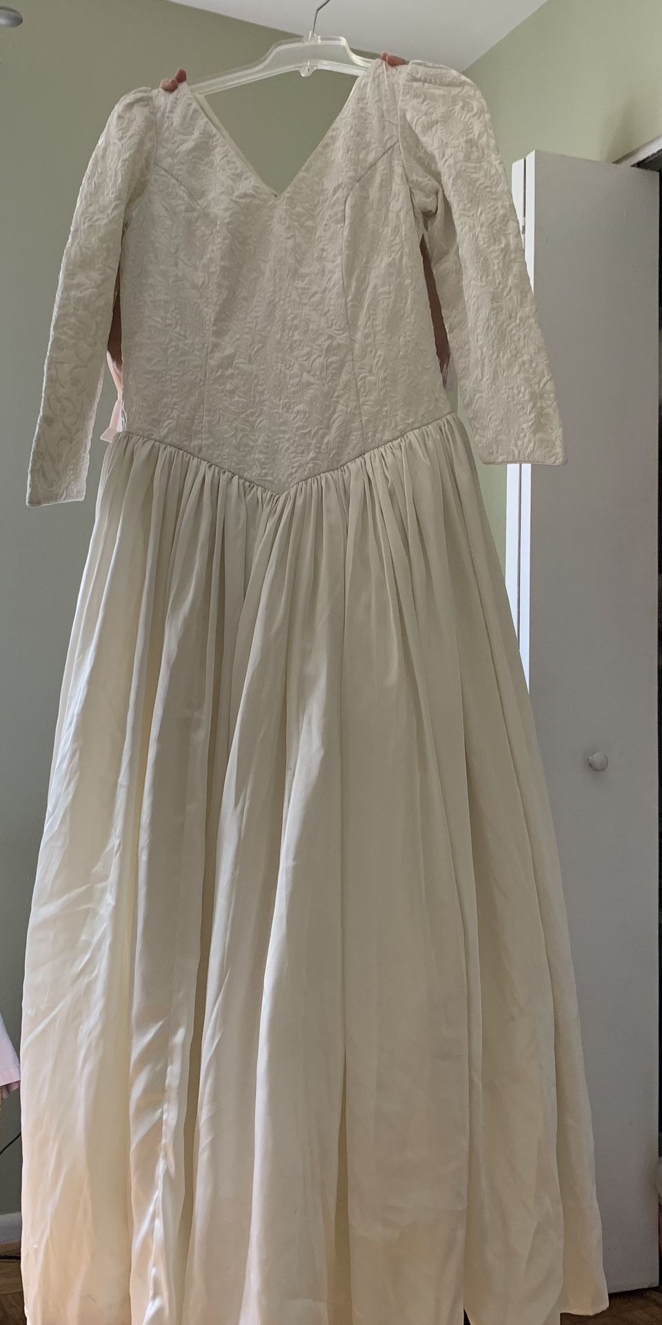 Elegant Wedding/ Ball Gown