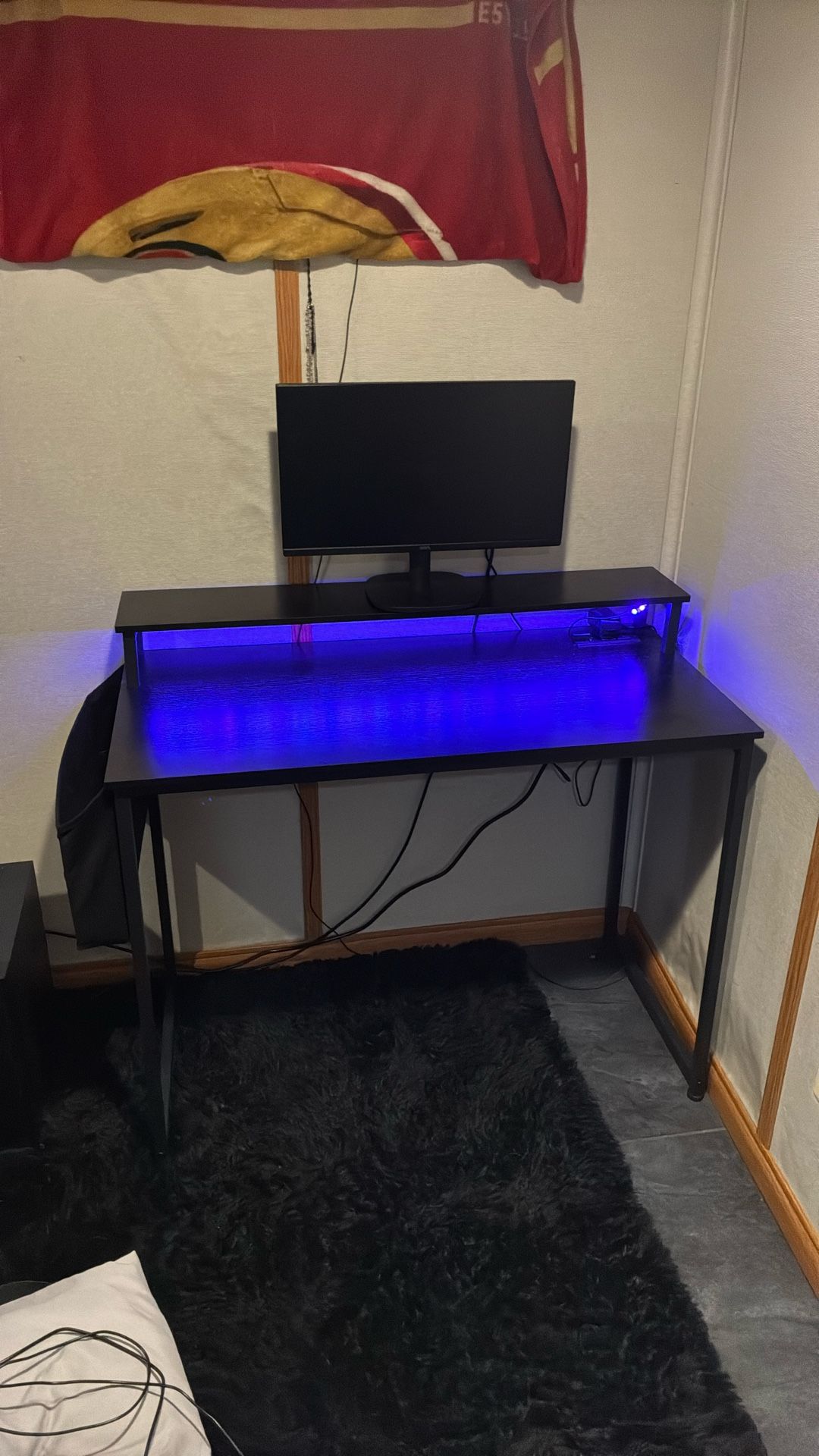 RGB Table With 22 Inch Monitor