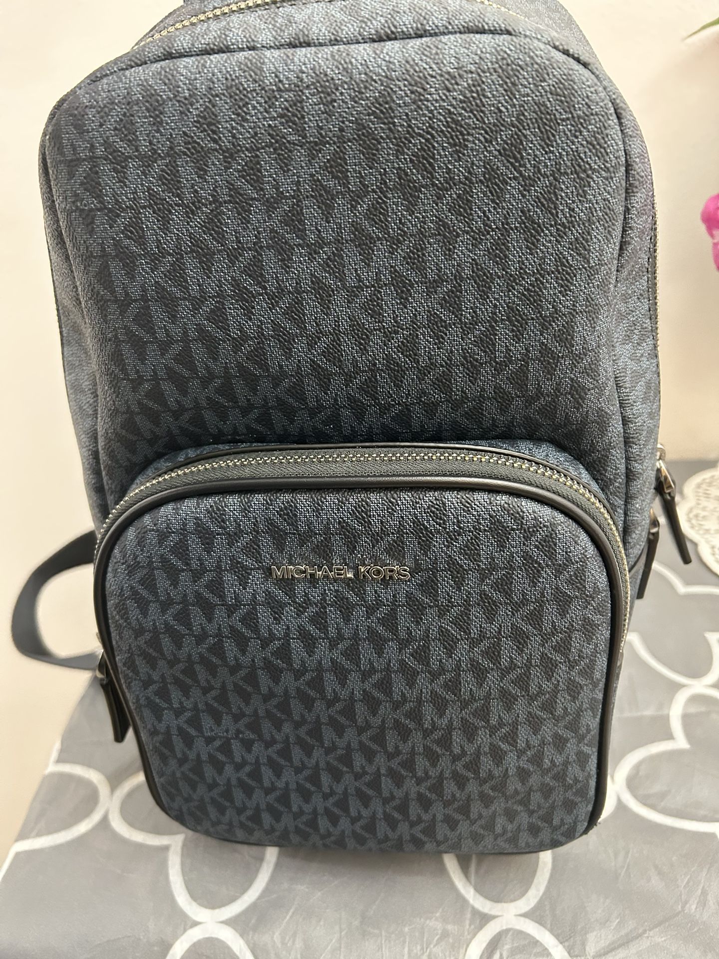 Michael Kors Cooper Logo Sling Pack