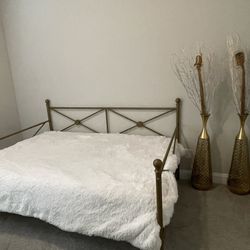 Gold Trundle Daybed With Two Beds 