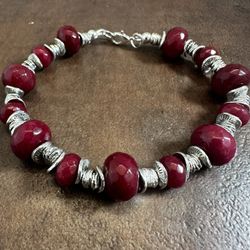 Red Crackle Quartz and Silver Beaded Bracelet with Textured Accents