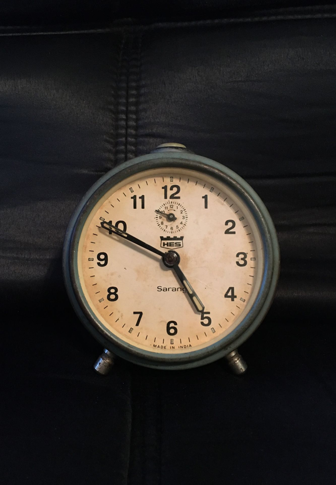 ANTIQUE TABLE CLOCK. 1950 . MANUAL WINDING.