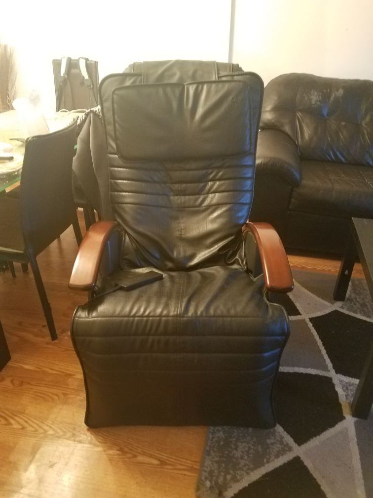 Interactive Health reclining massage chair ems.9 plus