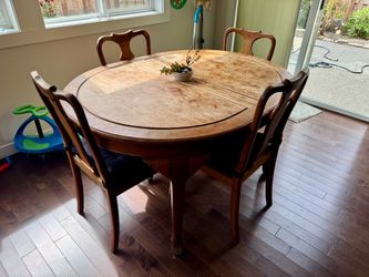 Solid wood dining table for 4